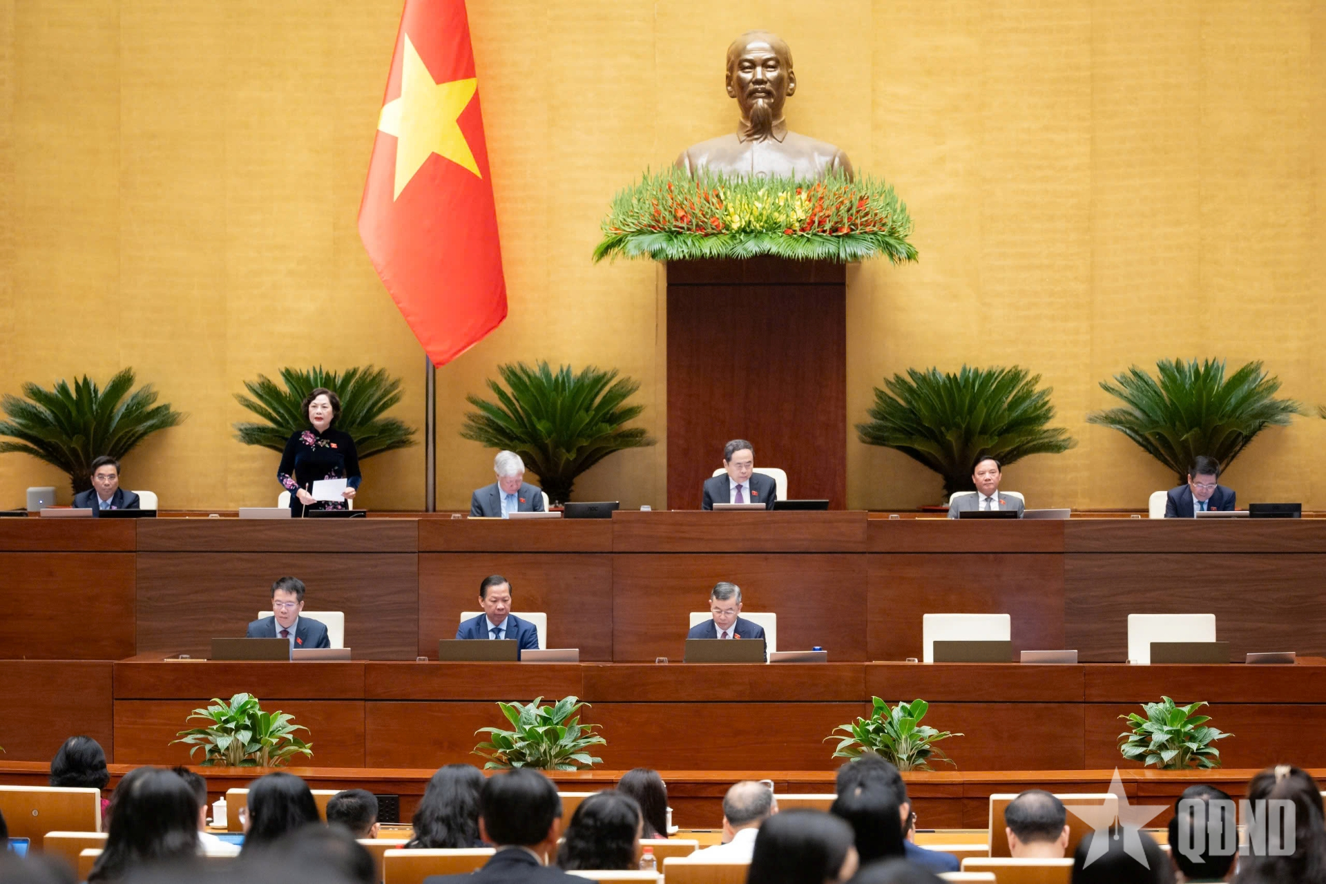 Đại biểu Quốc hội đề xuất nâng lương cơ sở lên 2,65-2,7 triệu đồng/tháng